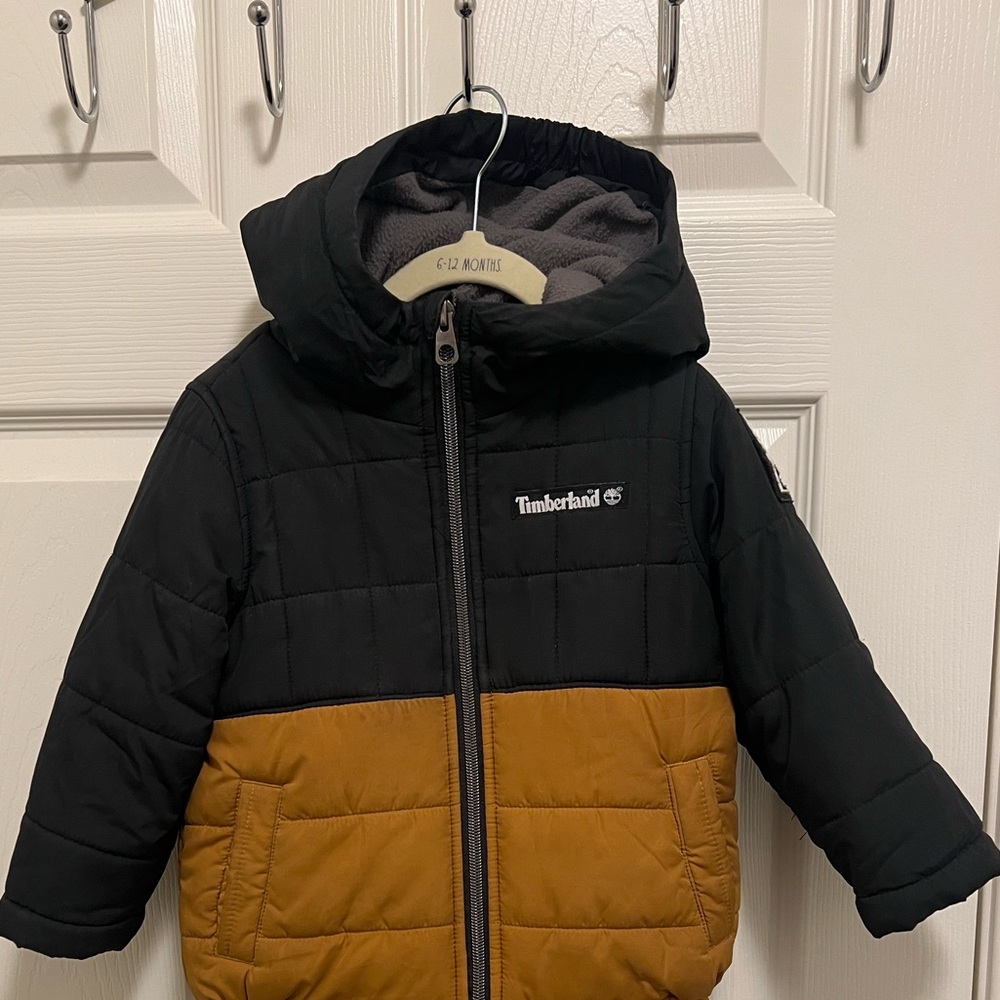 Timberland Black and Tan Puffer Jacket Weather-Resistant Quilted Design